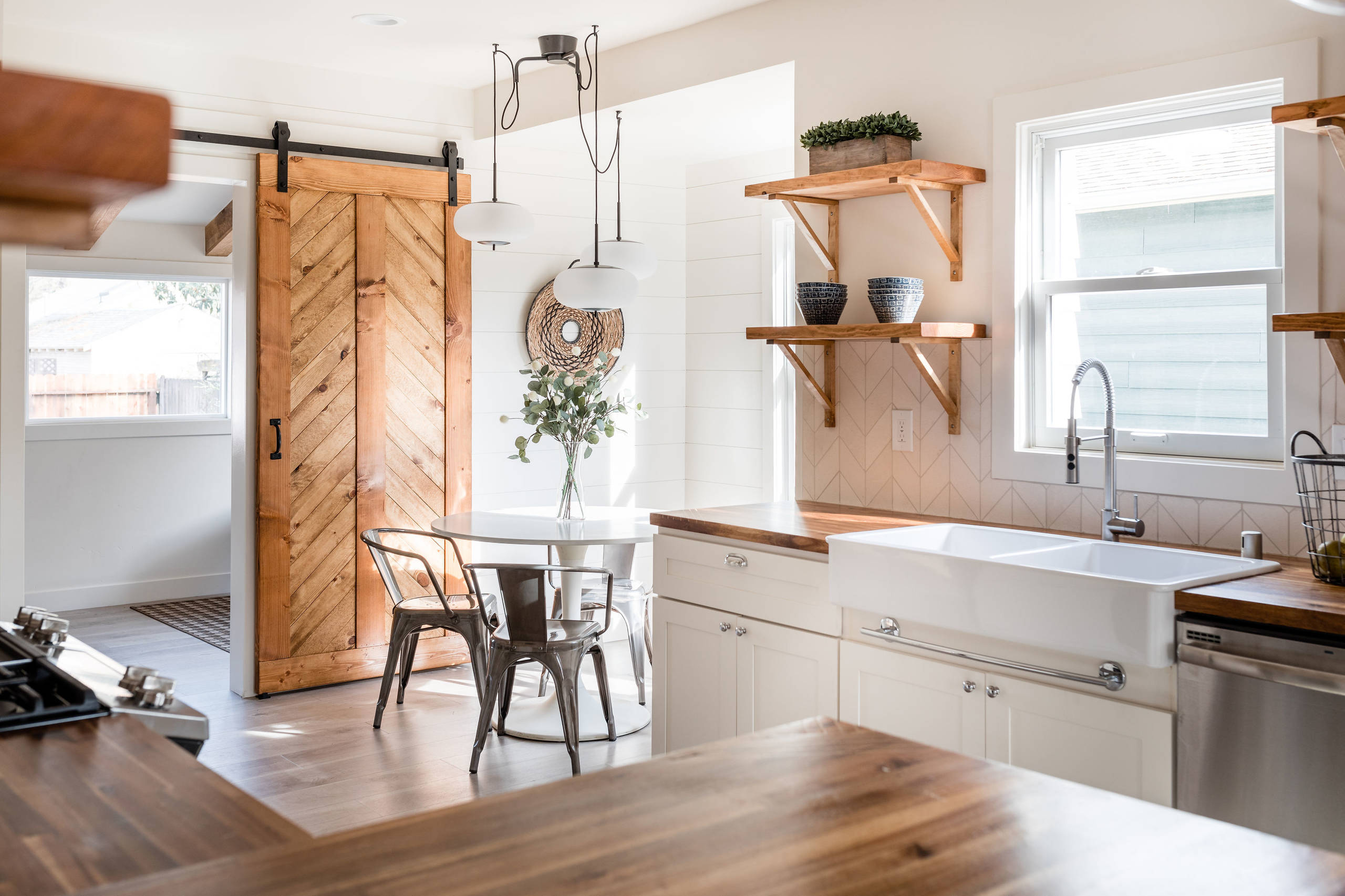 75 Beautiful Small Farmhouse Kitchen Pictures Ideas January 2021 Houzz